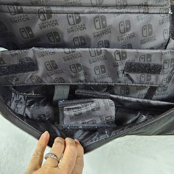 PowerA - Everywhere Messenger Bag for Nintendo Switch Black Gray - Picture 6 of 13